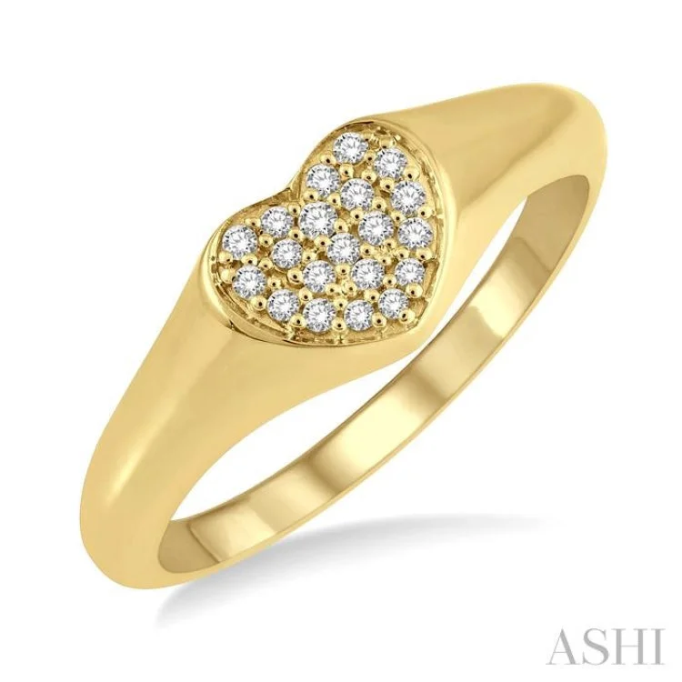 1/10 Ctw Heart Signet Round Cut Diamond Stackable Ring in 10K Yellow Gold